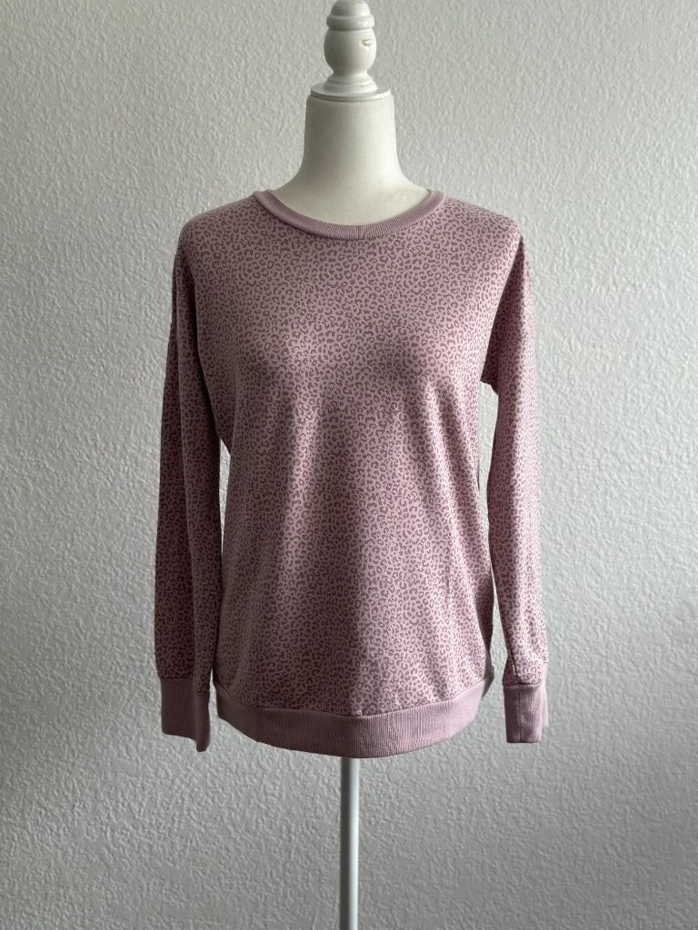 Mondetta Pink Leopard Print Sweatshirt Small Athleisure Crewneck Soft Cozy Top - Picture 2 of 8